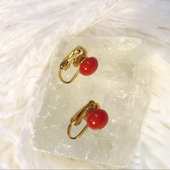 Vintage Gold Tone Metal Beaded Clip On Earrings - Picture 2 of 7